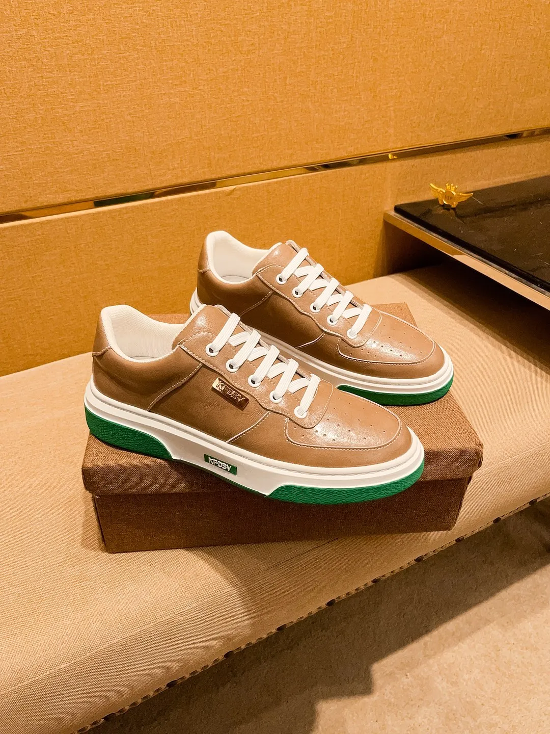 Men's shoes💰 420💰[BV]🔥 High-end men's shoes brand official website 1:1 latest masterpiece: the upper is made of Italian imported first-layer cowhide with a comfortable and breathable lining➕original non-slip and wear-resistant outsole🔥, making walking more convenient and comfortable! An exclusive new model, a stunning work, a beautiful 1:1 replica [color] compared to the official quality! Create a fashionable personality to set off your uniqueness! A must-have for trendy men! Classic 🔥Size: 38-44 Color: 🔥 Colors available🔥.